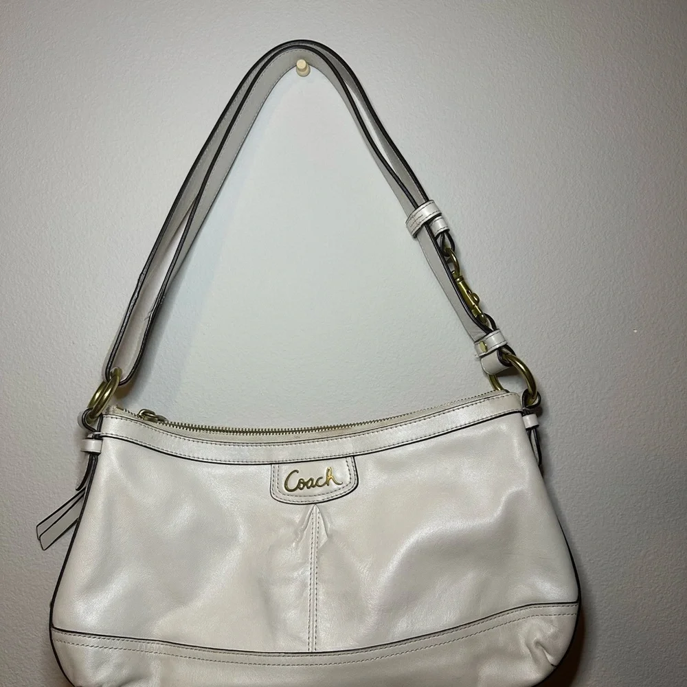 Coach Cream Leather Shoulder Bag with Gold Accents - Picture 2 of 8